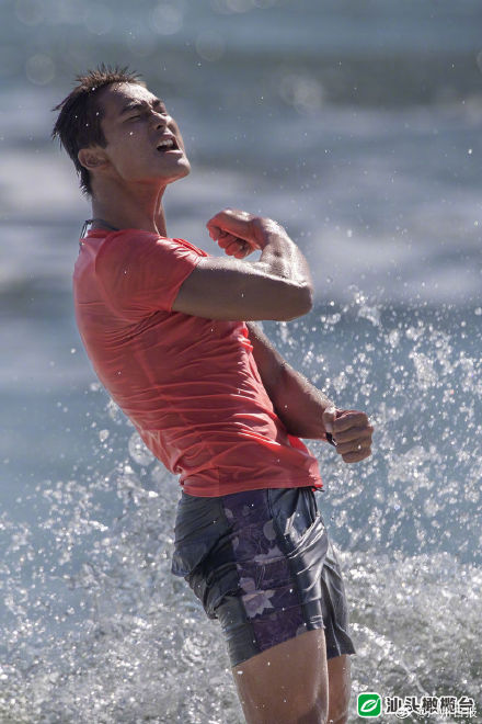 18岁吴世栋、16岁杨思琪分获十五运会男、女冲浪短板项目金牌