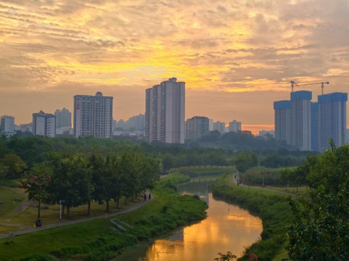 强冷空气“到货”,广西人的长袖扛不住了 强冷空气“到货”,广西人的长袖扛不住了