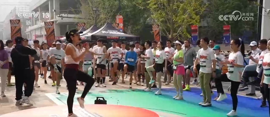 繁华商圈变身运动街区 “体育+”加速“破圈”激活消费新潜力 繁华商圈变身运动街区 “体育+”加速“破圈”激活消费新潜力