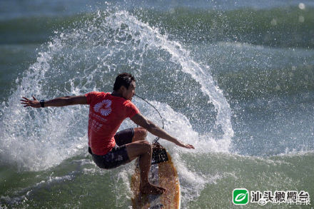 18岁吴世栋、16岁杨思琪分获十五运会男、女冲浪短板项目金牌