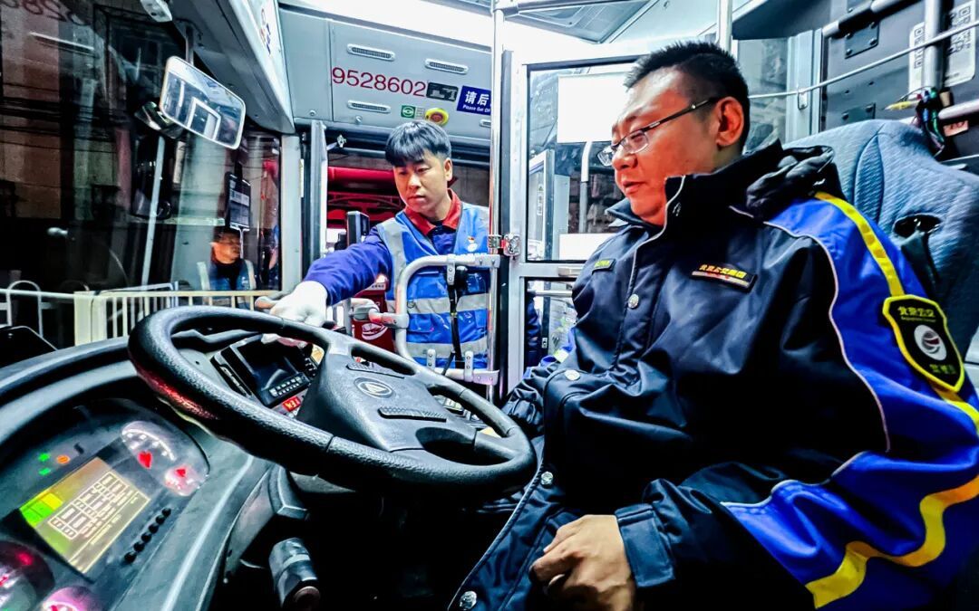 提前开启暖风！事关冬季出行，北京公交消息——