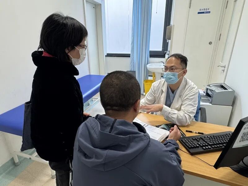 “柿”可而止，别让固体杨枝甘露成“肠胃刺客”！医生提醒