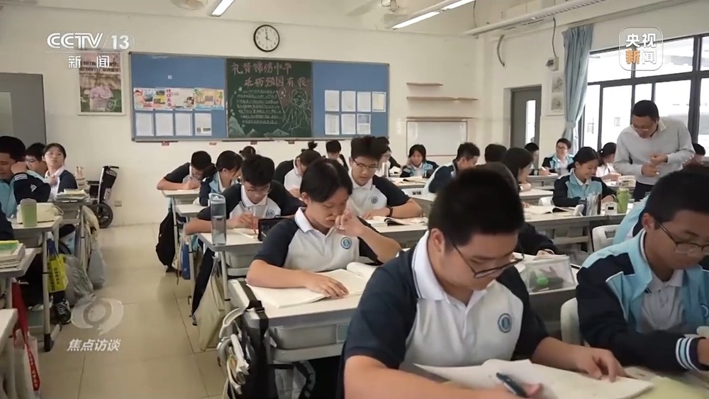 焦点访谈丨娃放春秋假 爸妈不在家?看各地“花式托管”接住焦虑 焦点访谈丨娃放春秋假 爸妈不在家?看各地“花式托管”接住焦虑