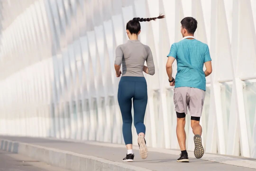 不是所有人都适合跑步！一个动作自测你到底适不适合，赶紧告诉身边人