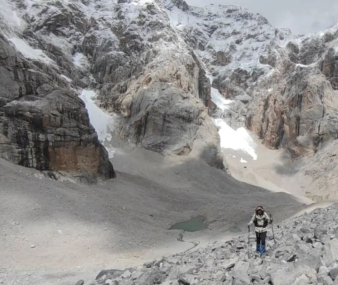 奇妙的缘分！女子手机落在新疆乱石堆，3年后被人跨越5000公里送还，双方约饭后成了朋友