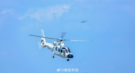 升空!海军直升机接续起飞 升空!海军直升机接续起飞