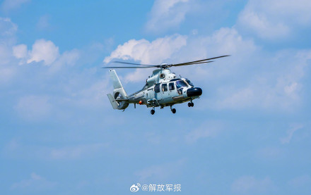 升空!海军直升机接续起飞 升空!海军直升机接续起飞