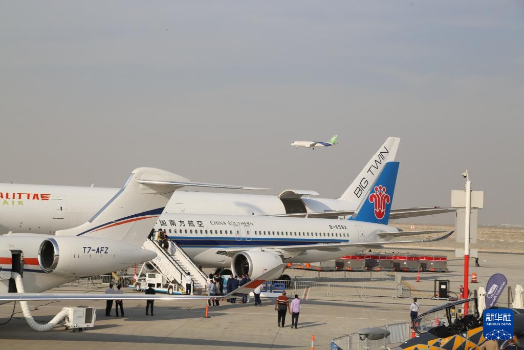 2025迪拜航展开幕 中国C919大飞机亮相