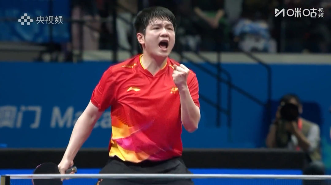 樊振东3比2逆转梁靖崑，上海3比0战胜河北，晋级乒乓球男团半决赛！