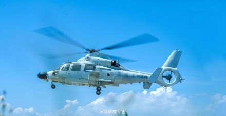 升空!海军直升机接续起飞 升空!海军直升机接续起飞