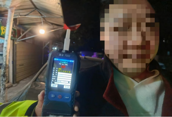 半斤白酒“壮胆”，男子酒驾被查！