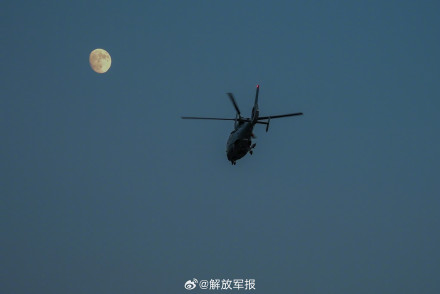 升空!海军直升机接续起飞 升空!海军直升机接续起飞