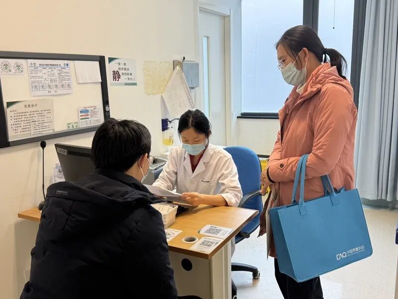 “柿”可而止，别让固体杨枝甘露成“肠胃刺客”！医生提醒