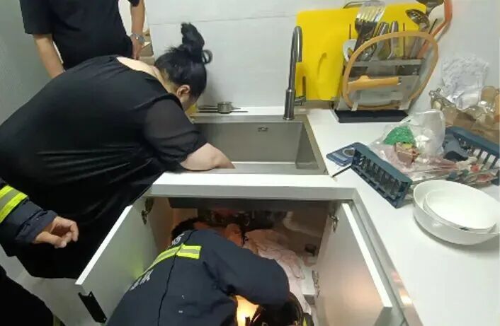 厨房这个地方利如刀片，手不要伸进去！已有多人中招