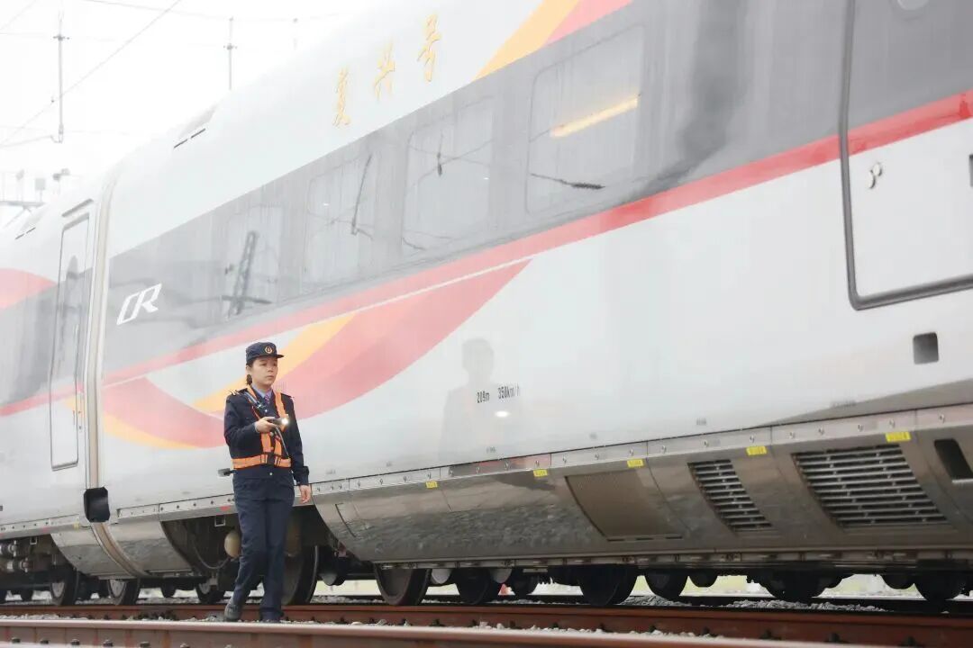 获得火车头奖章的“90后”铁路女生，厉害在哪儿？