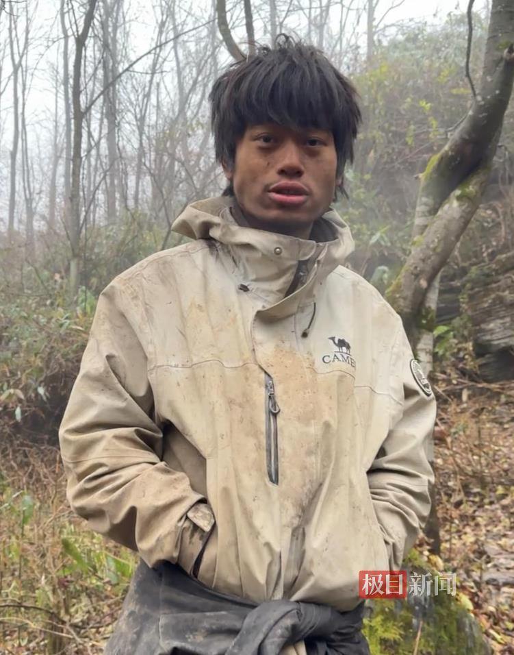 张家界荒野求生第40天迎来大降温,“林北”捡柴时手都冻木了,物资还可维持十多天 张家界荒野求生第40天迎来大降温,“林北”捡柴时手都冻木了,物资还可维持十多天