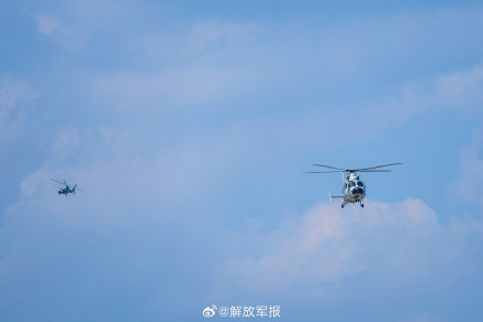 升空!海军直升机接续起飞 升空!海军直升机接续起飞