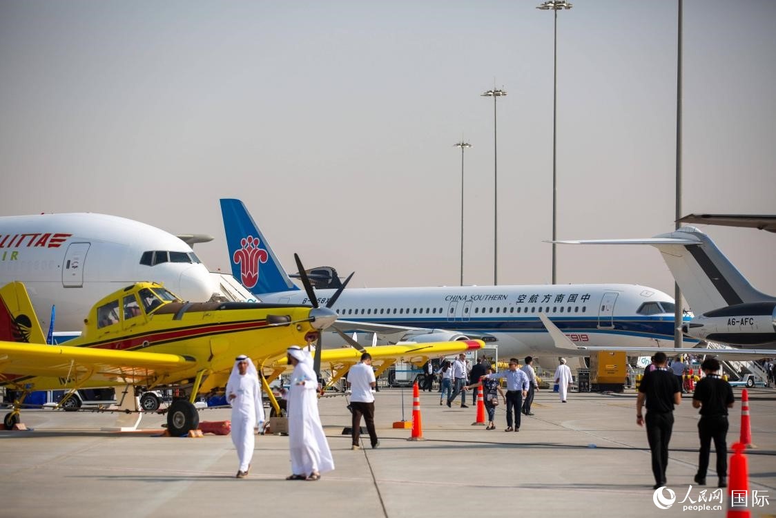 国产飞机亮相迪拜航展 国产飞机亮相迪拜航展