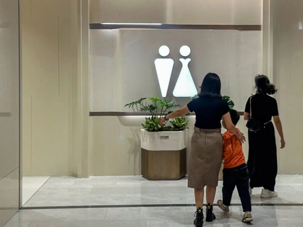 “我只想上个厕所，别让我做题了行不行！”