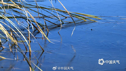 秋尽冬生 北京湖面开启冰封模式 秋尽冬生 北京湖面开启冰封模式