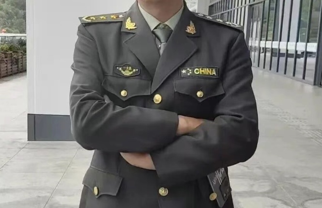 我的男友是“上将”?男子为哄刚交往女友,网购拼凑假“将军制服”约会被民警识破 我的男友是“上将”?男子为哄刚交往女友,网购拼凑假“将军制服”约会被民警识破
