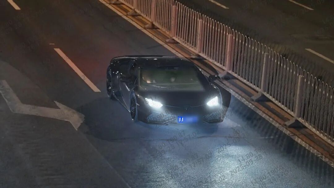 未成年人驾兰博基尼深夜炸街，北京民警：拘了！