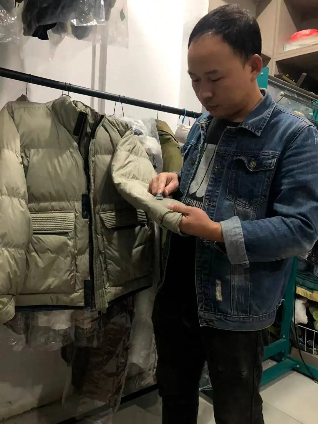 注意!羽绒服别买军绿色、卡其色、咖啡色…… 注意!羽绒服别买军绿色、卡其色、咖啡色……