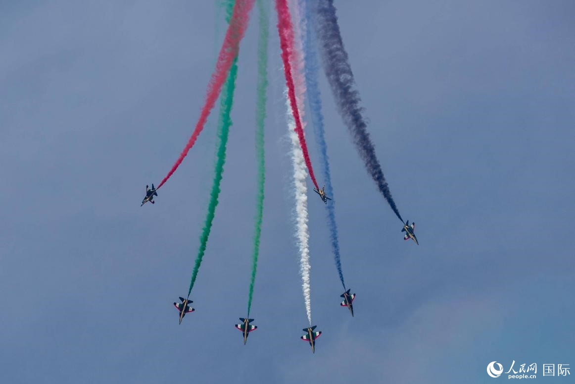 国产飞机亮相迪拜航展 国产飞机亮相迪拜航展