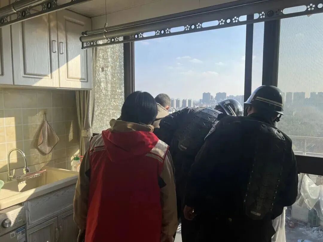 同一楼内5户人家离奇失火!火种竟从天而降…… 同一楼内5户人家离奇失火!火种竟从天而降……