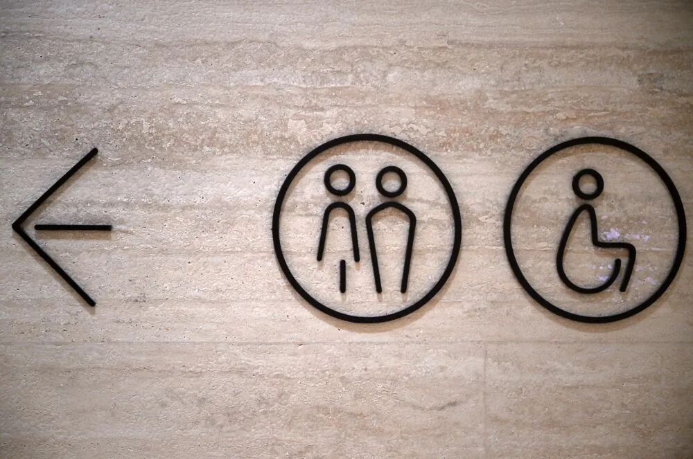 “我只想上个厕所,别考我了行不行!” “我只想上个厕所,别考我了行不行!”