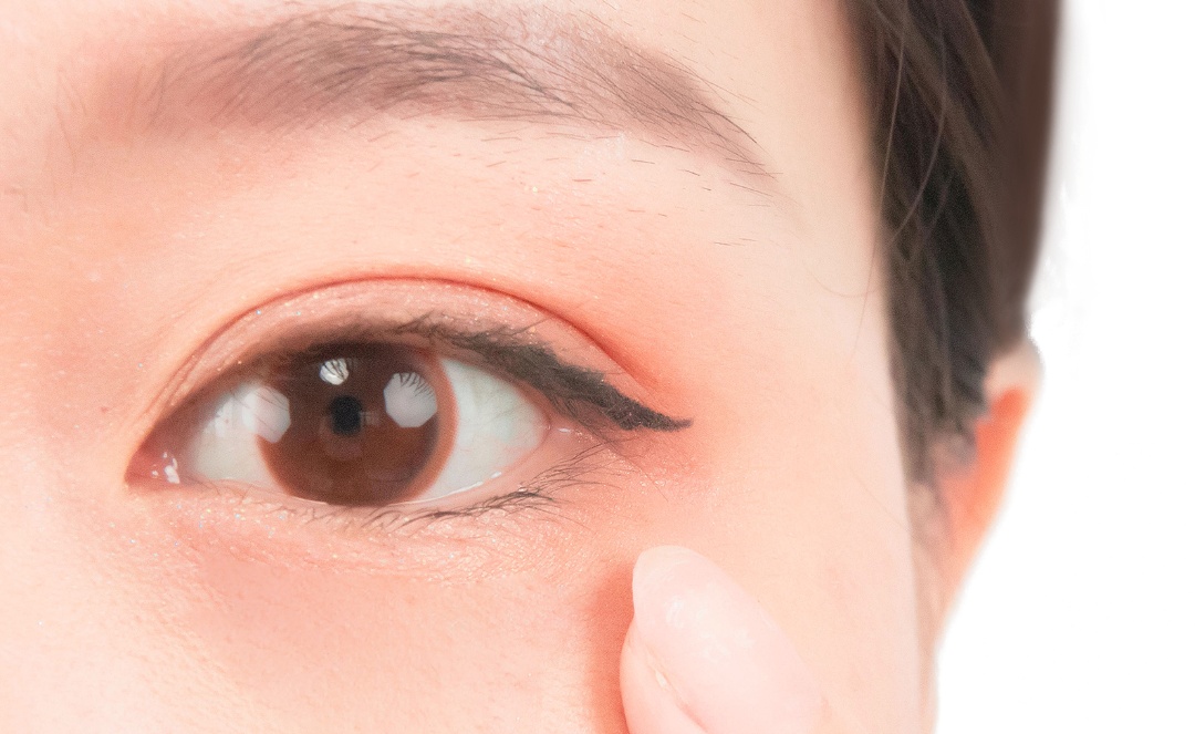 贴了双眼皮贴后别再“硬扯”了！这几招教你安全变美！