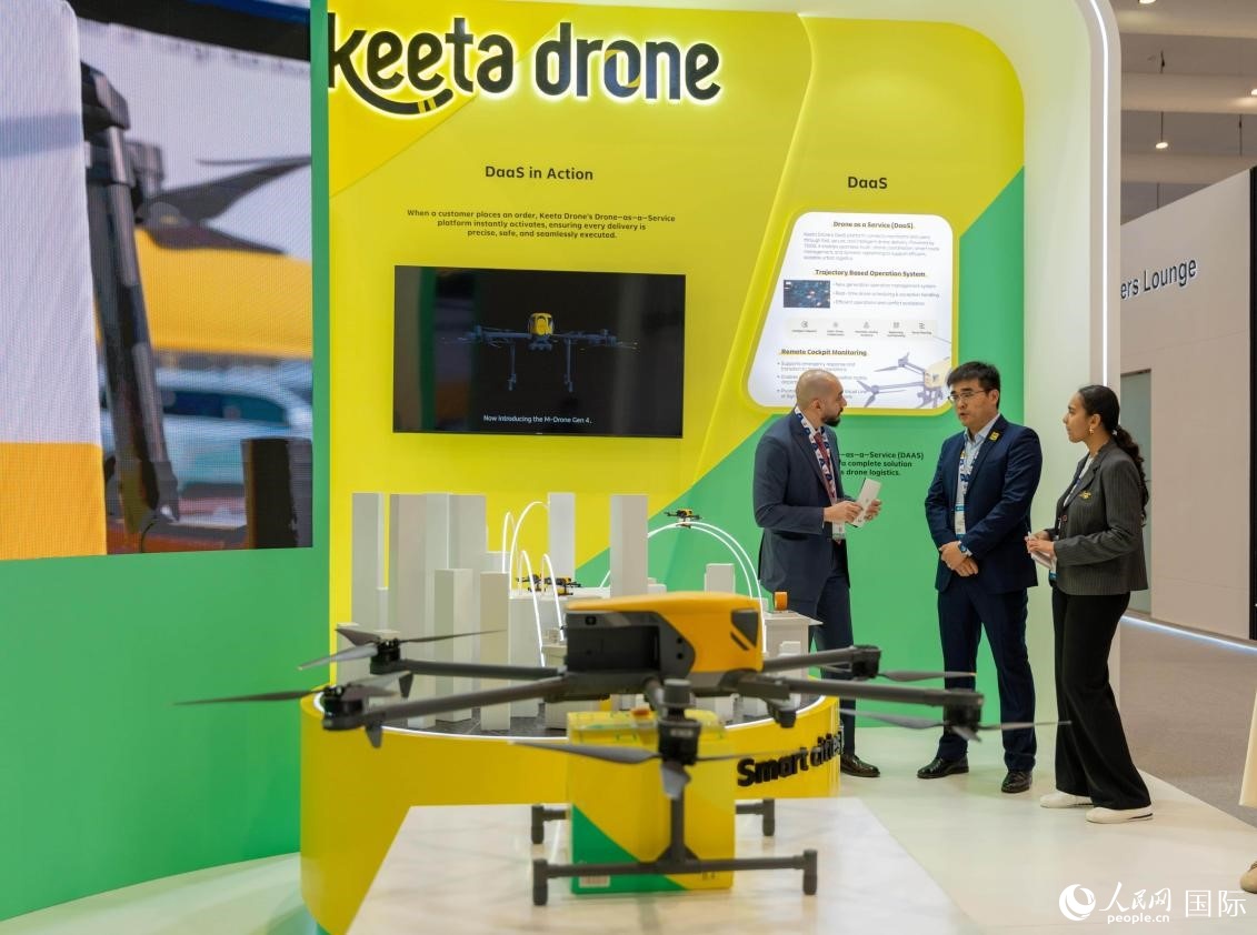 国产飞机亮相迪拜航展 国产飞机亮相迪拜航展