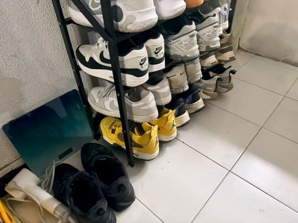 为收藏观赏,男子专偷同楼邻居旧球鞋,被采取刑事强制措施 为收藏观赏,男子专偷同楼邻居旧球鞋,被采取刑事强制措施