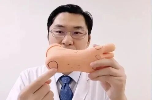 双脚是全身健康的“放大镜”！快看看你的脚，有这5个症状可能是疾病发出的信号！