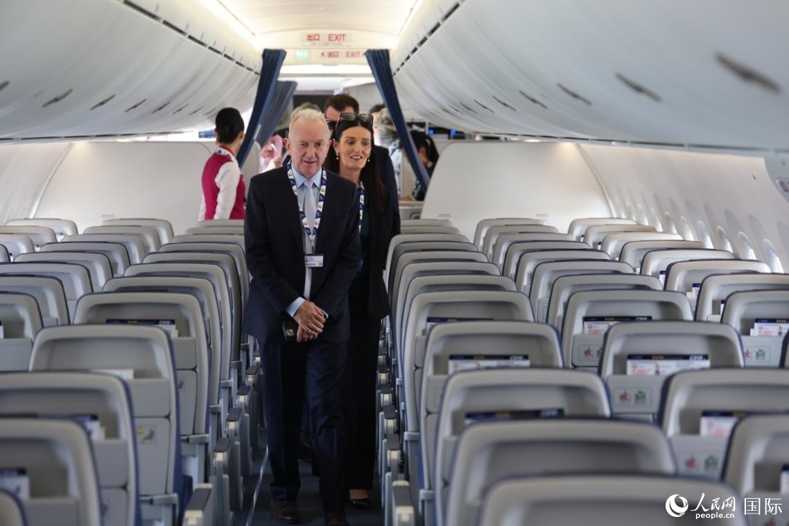 国产飞机亮相迪拜航展 国产飞机亮相迪拜航展