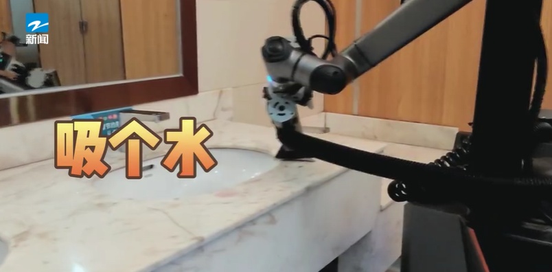 全国首台!空间智能清洁机器人在杭州上岗! 全国首台!空间智能清洁机器人在杭州上岗!