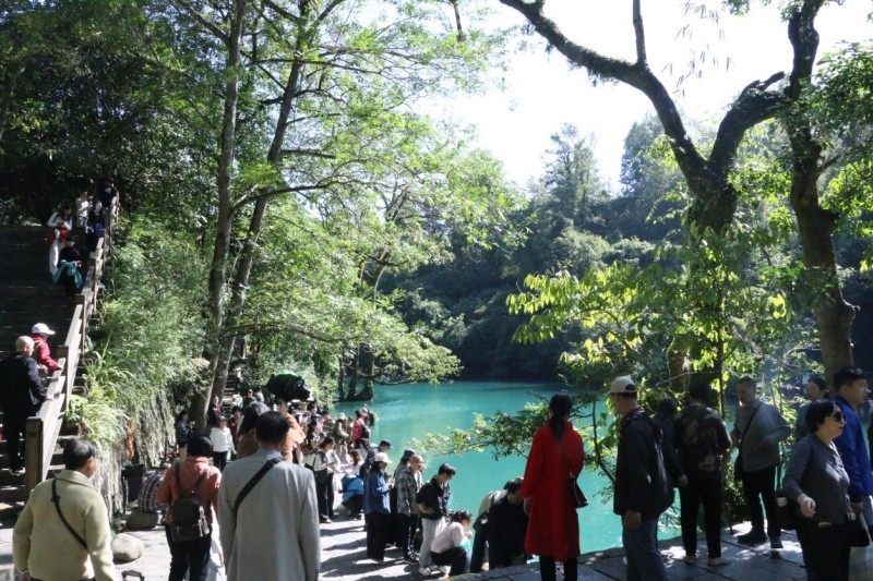天暖景美!荔波反季节旅游势头强劲 天暖景美!荔波反季节旅游势头强劲