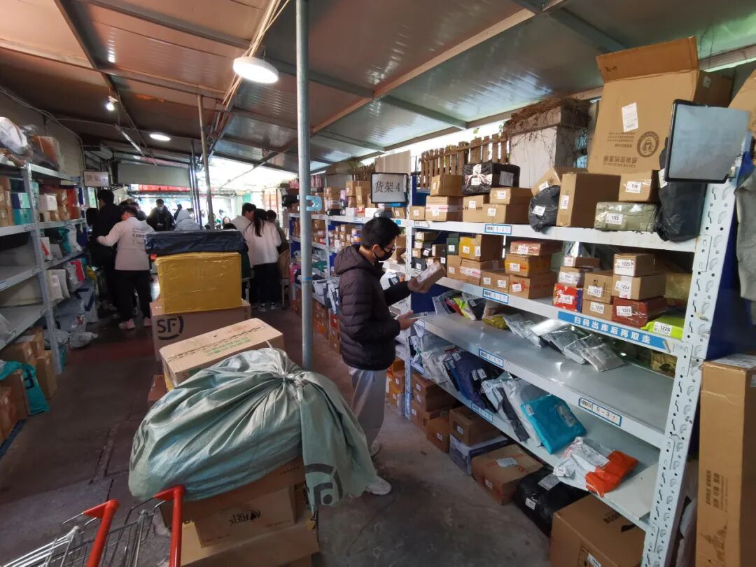 备注了“送货上门”，你的快递为啥还是被放在驿站？