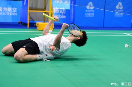 翁泓阳夺得羽毛球男单冠军 翁泓阳夺得羽毛球男单冠军