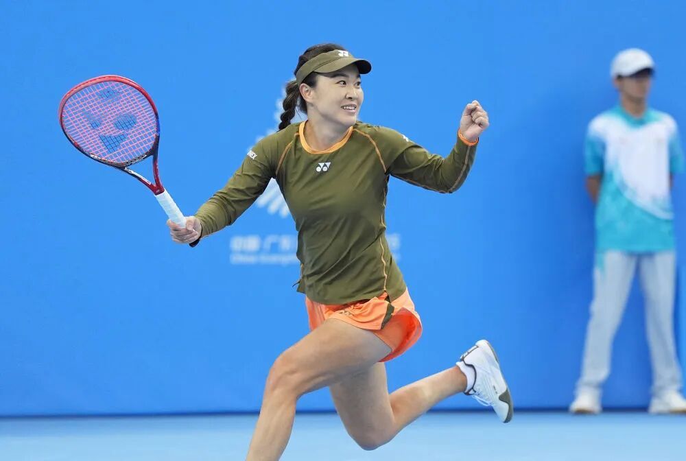 夺冠后第一件事，她为亚军“现场征婚”！