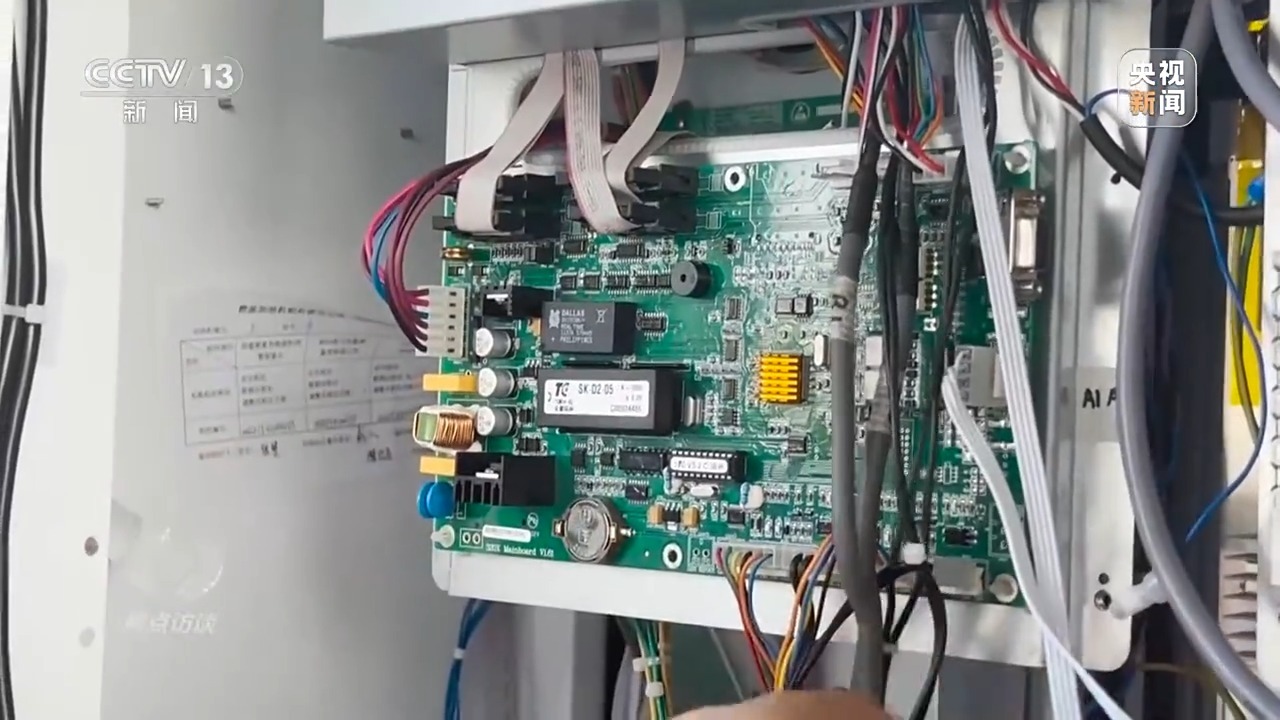 偷油又偷税!总台曝光问题加油站作弊“花招” 偷油又偷税!总台曝光问题加油站作弊“花招”