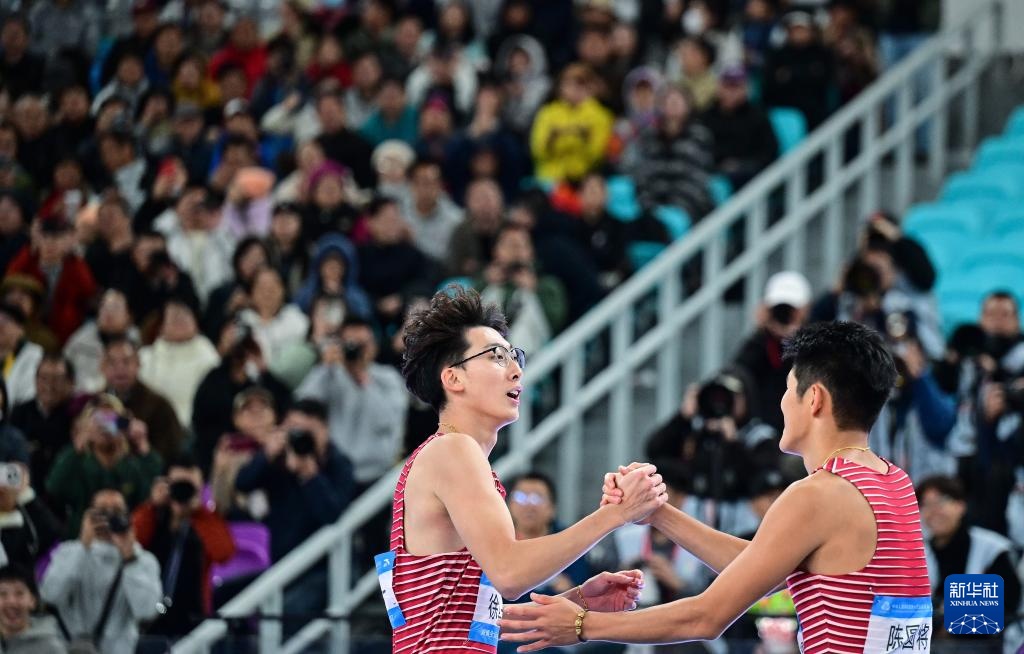 十五运会田径——男子110米栏决赛：徐卓一夺冠