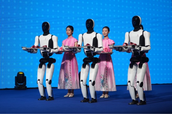 十五运会上这几个“工作人员”一出场,全场沸腾! 十五运会上这几个“工作人员”一出场,全场沸腾!