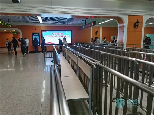 10月份客流量超130万人次!新疆大街地铁站多举措迎接冰雪季 10月份客流量超130万人次!新疆大街地铁站多举措迎接冰雪季