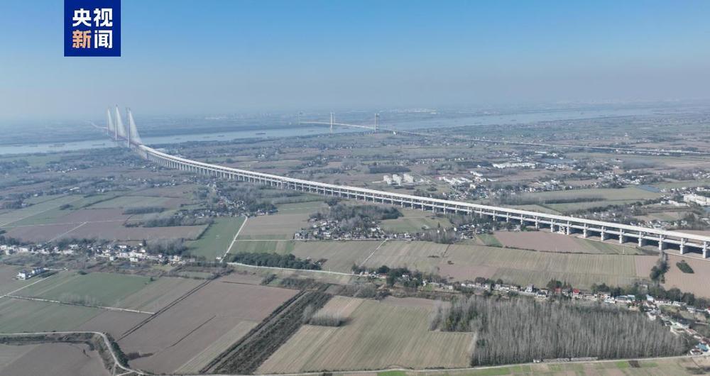 巢马城际铁路全线开始铺轨 预计明年下半年具备开通条件 巢马城际铁路全线开始铺轨 预计明年下半年具备开通条件