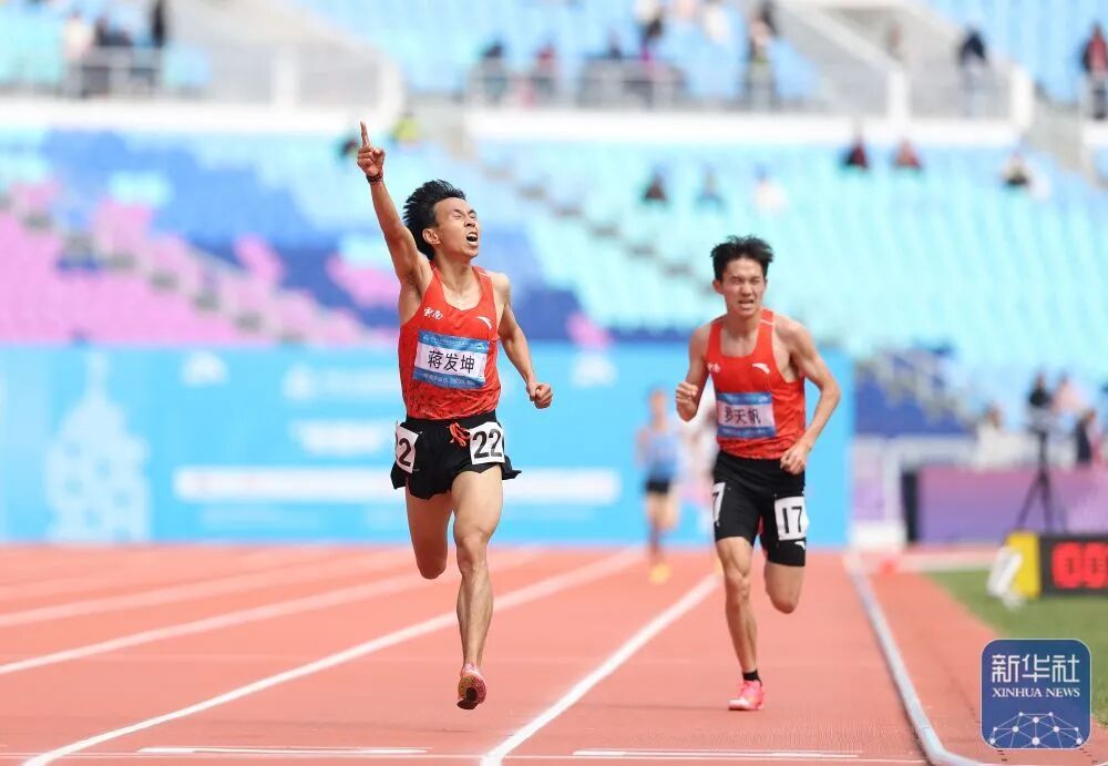 冠军，被取消！队友违规助跑，成绩判定无效