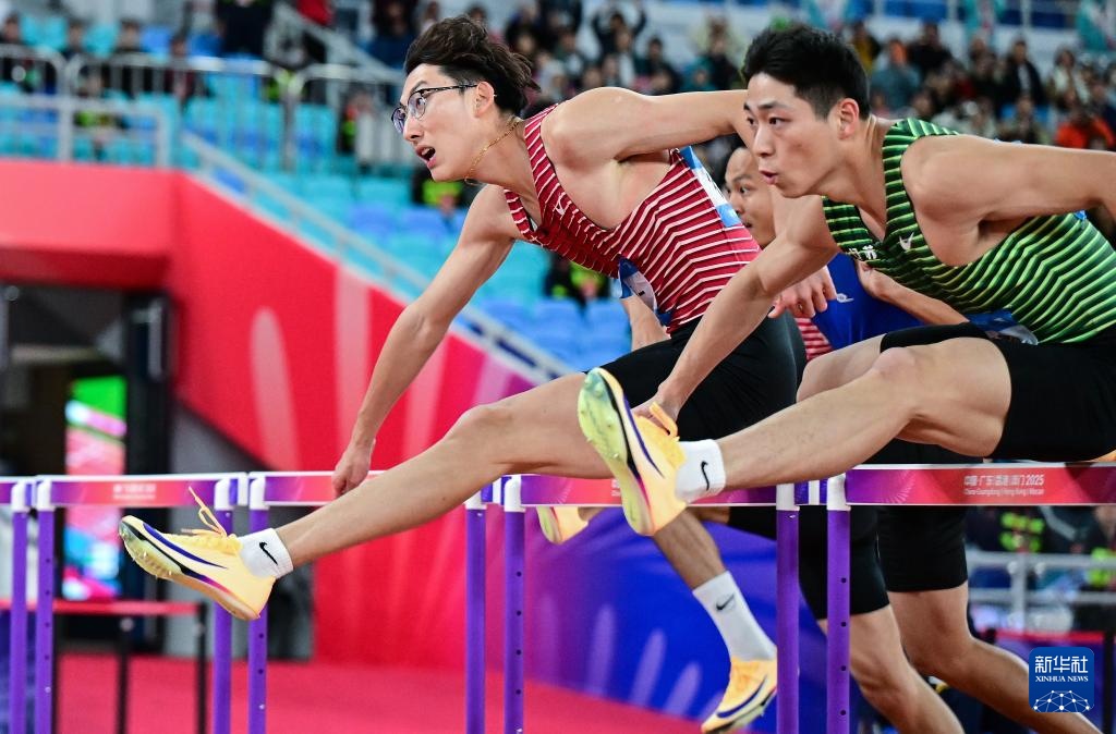 十五运会田径——男子110米栏决赛：徐卓一夺冠