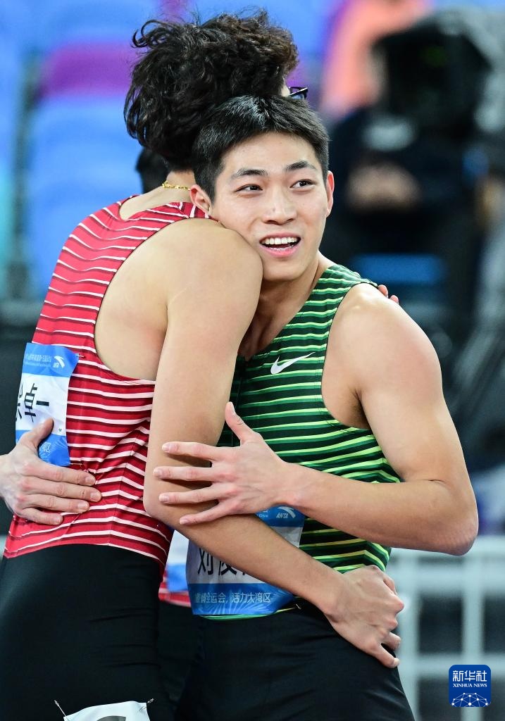 十五运会田径——男子110米栏决赛：徐卓一夺冠