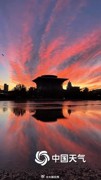 惊艳！北京清晨现橘粉色朝霞