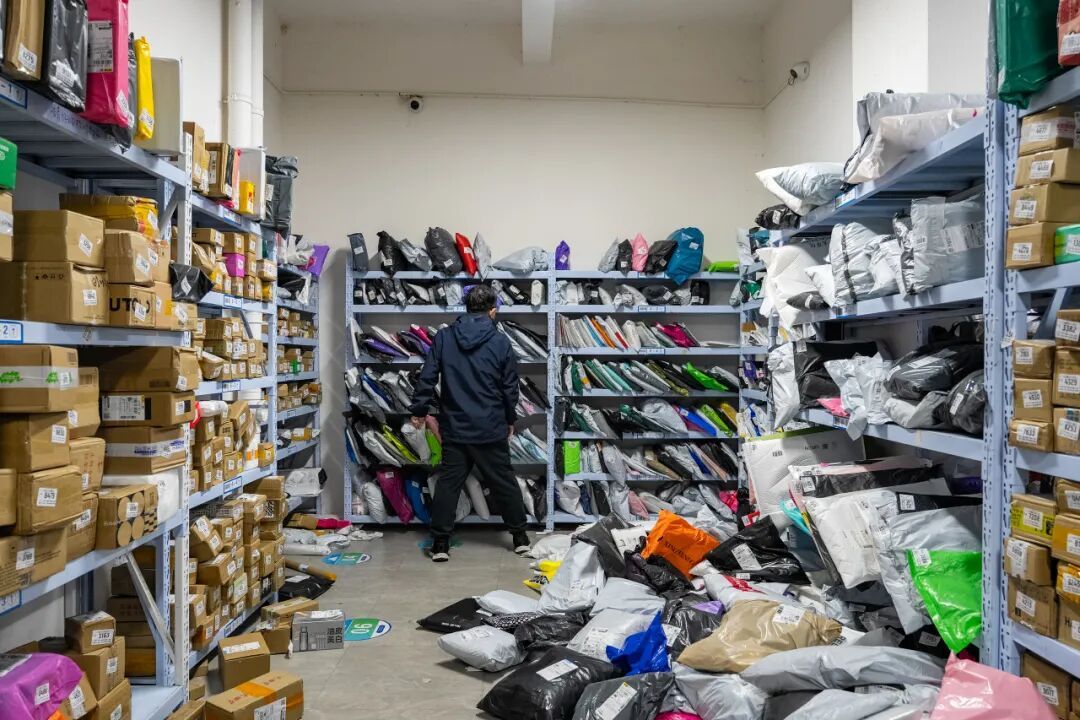 备注了“送货上门”，你的快递为啥还是被放在驿站？